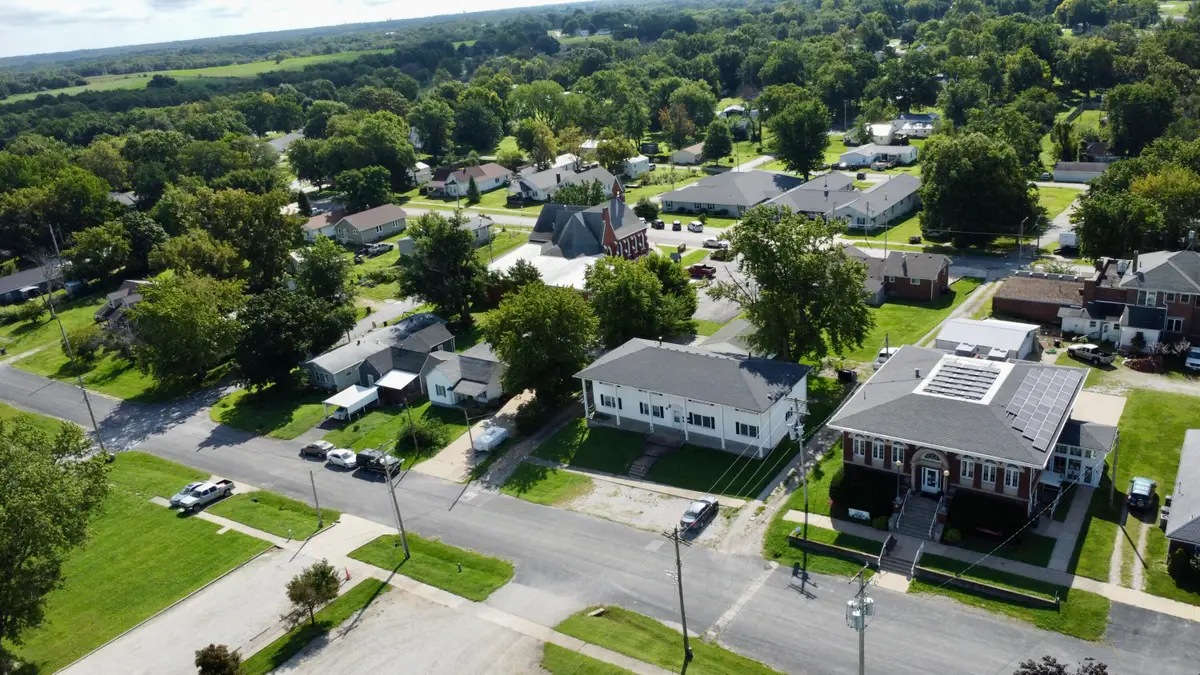 106 E Library St, Huntsville, MO 65259 - #1