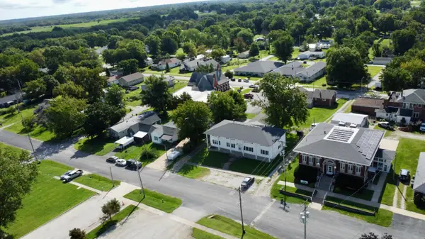 106 E Library St, HUNTSVILLE, MO 65259