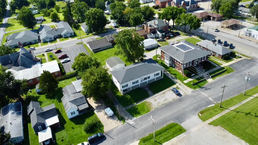 106 E Library St, Huntsville, MO 65259 - #2