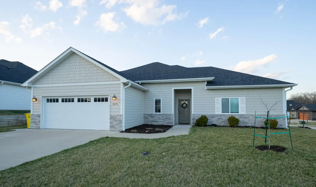 5971 W Tamarack Dr, Columbia, MO 65203 - #1