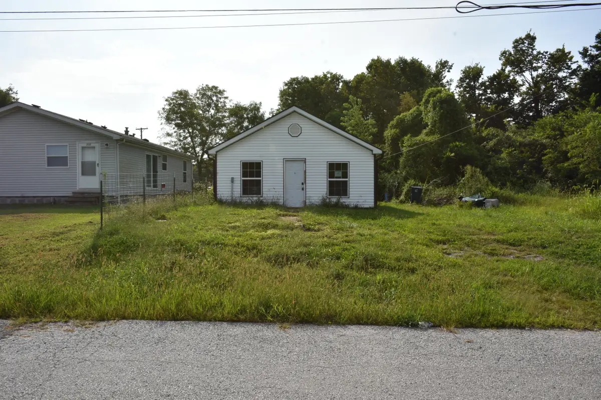 308 Railroad St, Fayette, MO 65248 - #1