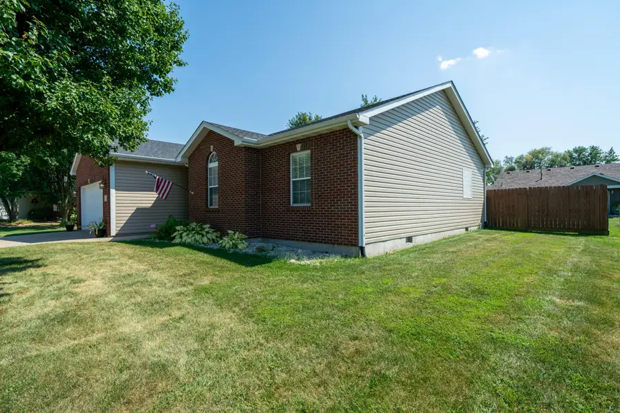 830 S Central St, Centralia, MO 65240 - #2