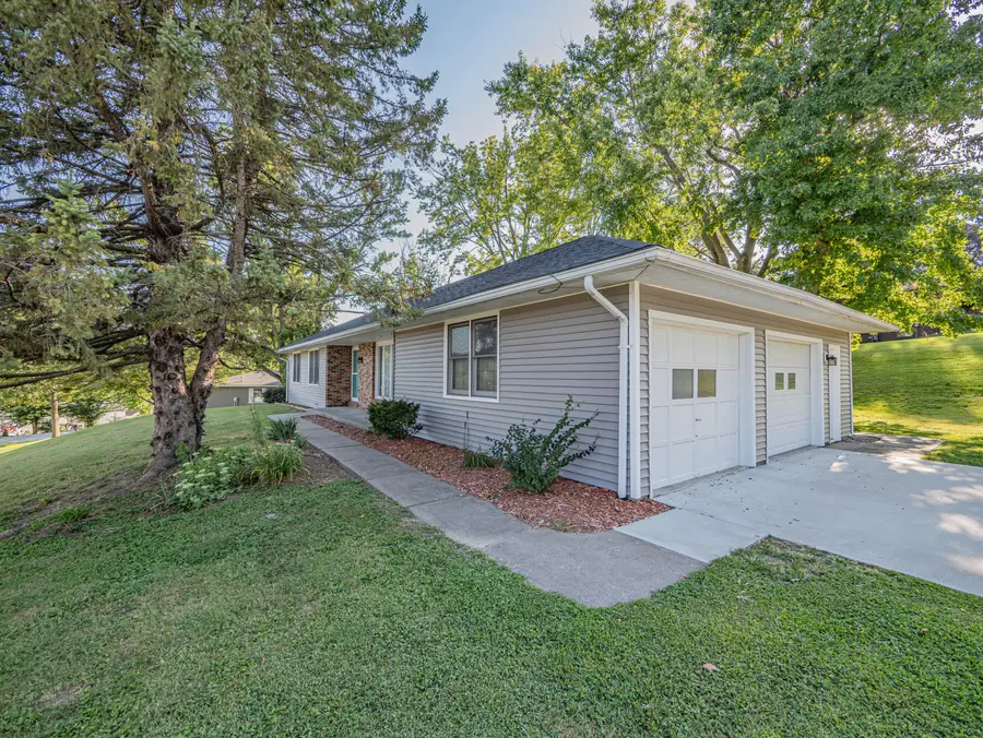 101 Lakeview Dr, Glasgow, MO 65254 - #2