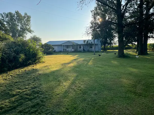 24000 Schunemeyer Rd, CENTRALIA, MO 65240