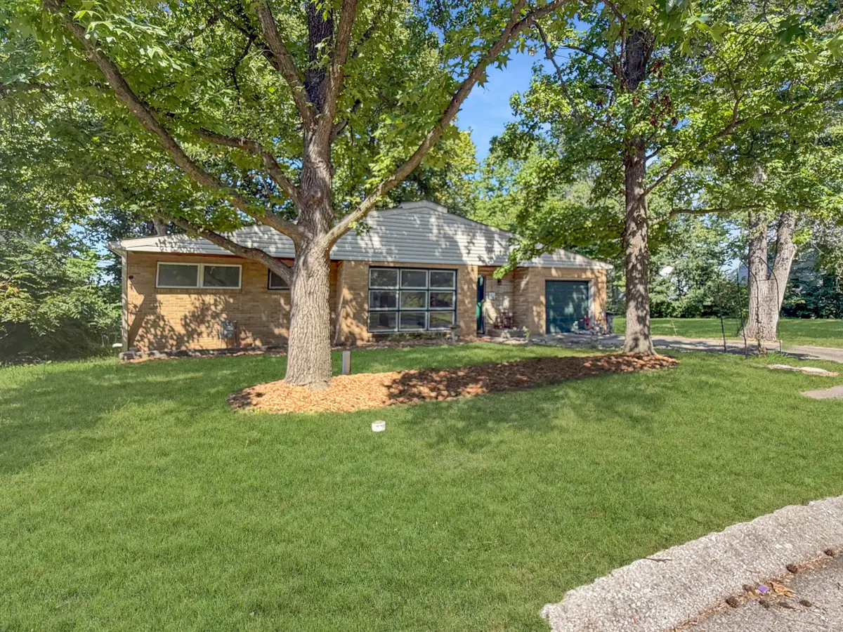 17 Clinton Dr, Columbia, MO 65203 - #1