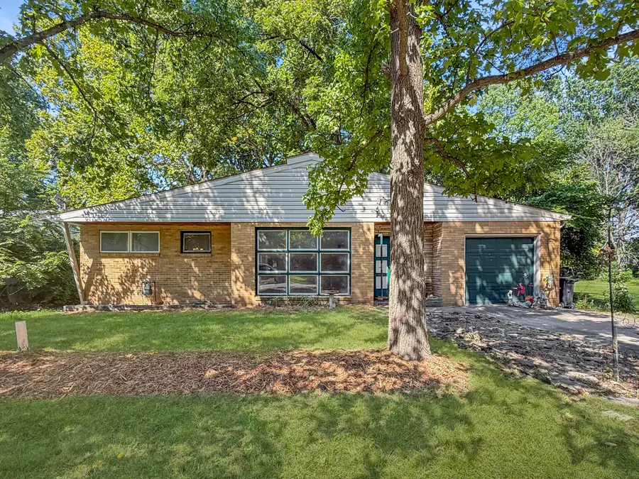 17 Clinton Dr, Columbia, MO 65203 - #2