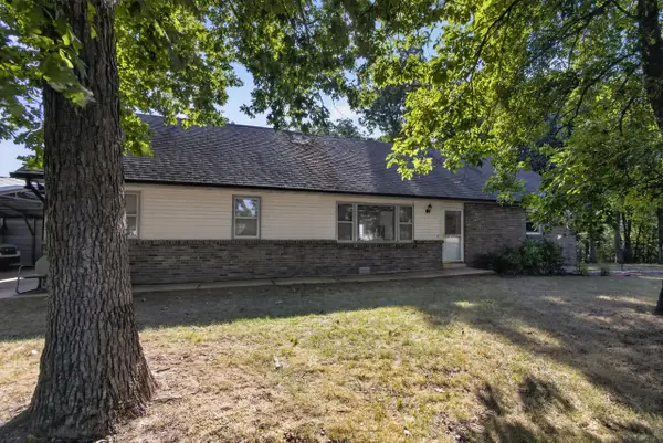 3900 E Graybill Rd, STURGEON, MO 65284