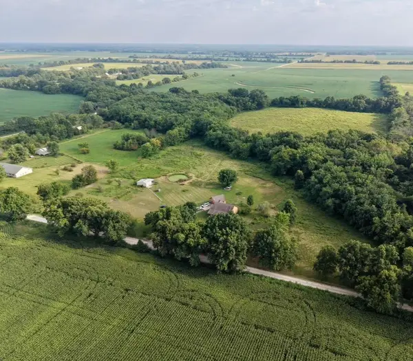 1850 E Trails End Rd, STURGEON, MO 65284