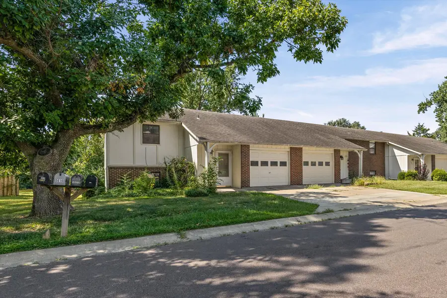 5615 E Pinehurst Ln, Columbia, MO 65202 - #2