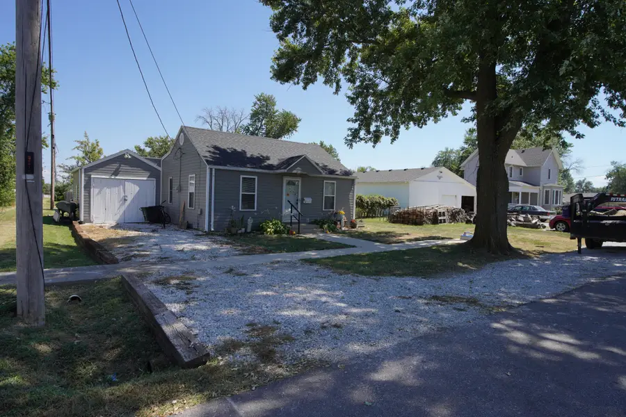 120 S Walnut St, Centralia, MO 65240 - #2