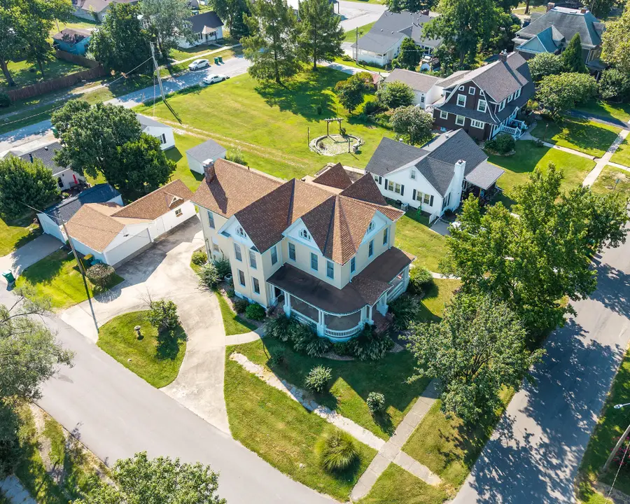 510 Jackson St, Macon, MO 63552 - #2