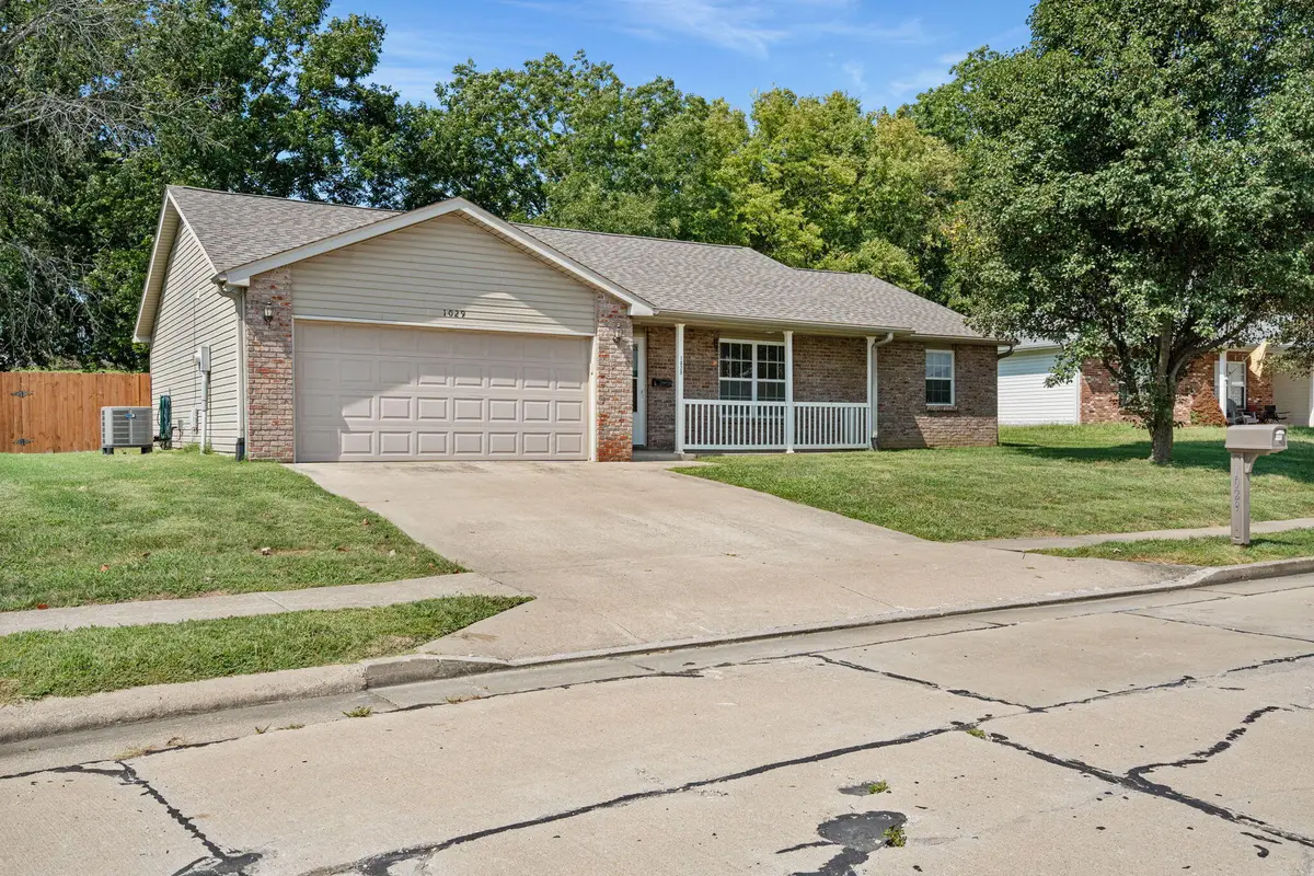 1029 Chouteau Ln, Boonville, MO 65233 - #1
