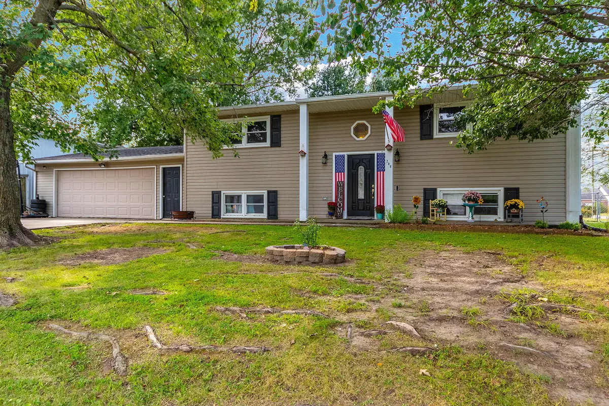 200 Lawn St, Huntsville, MO 65259 - #1