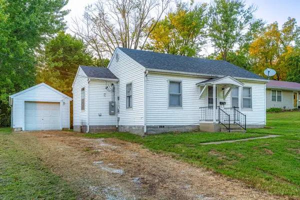 300 Nipper St, FAYETTE, MO 65248