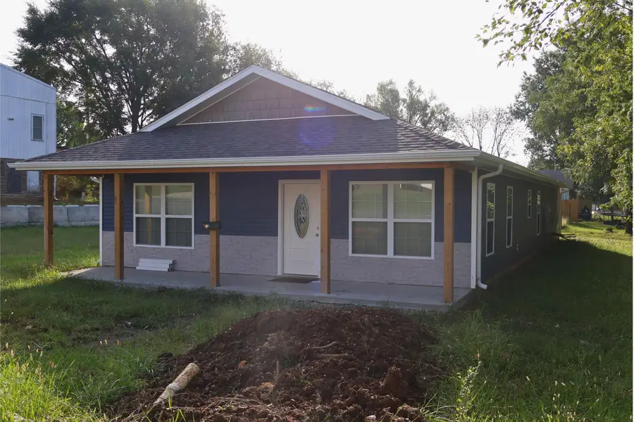 102 W Library St, Huntsville, MO 65259 - #3