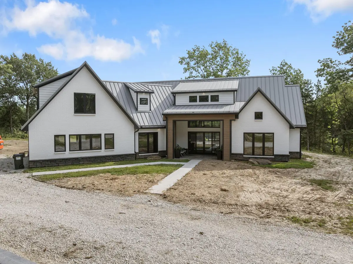 18550 Cantrell Dr, Boonville, MO 65233 - #1