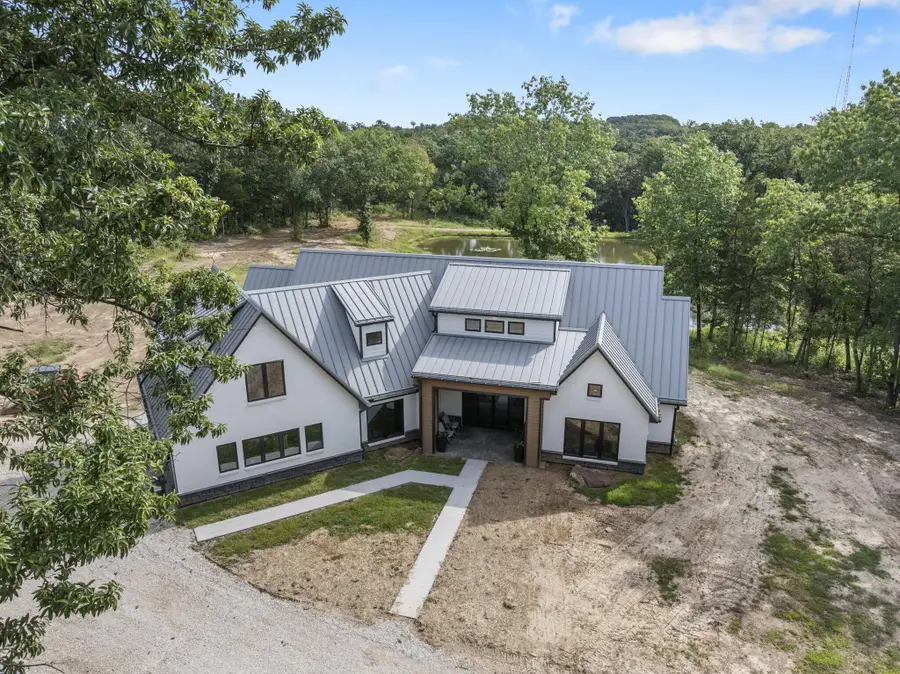 18550 Cantrell Dr, Boonville, MO 65233 - #3
