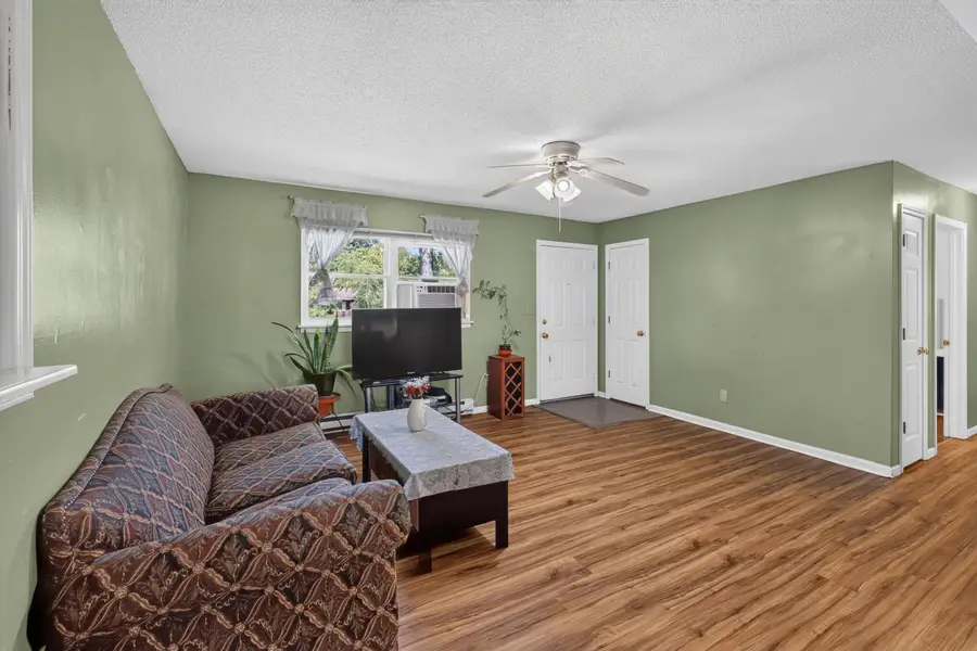 6 Cardinal Ct, Columbia, MO 65203 - #3