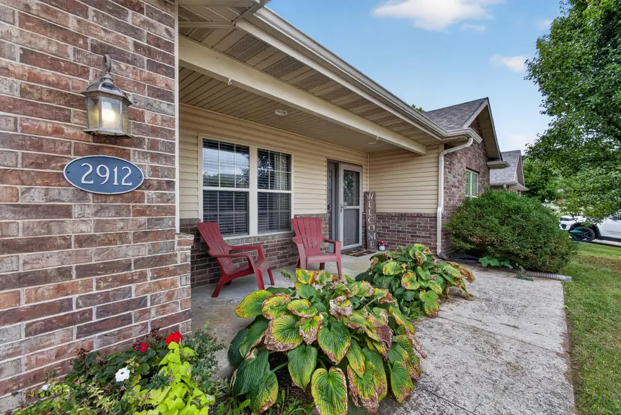 2912 Woods Crossing Dr, Columbia, MO 65202 - #2