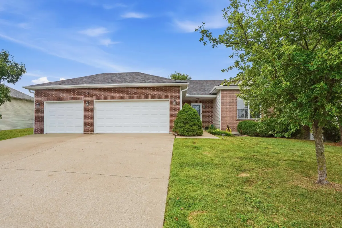 5704 Redwing Dr, Columbia, MO 65202 - #1
