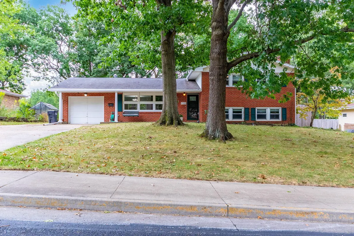700 Manor Dr, Columbia, MO 65203 - #1