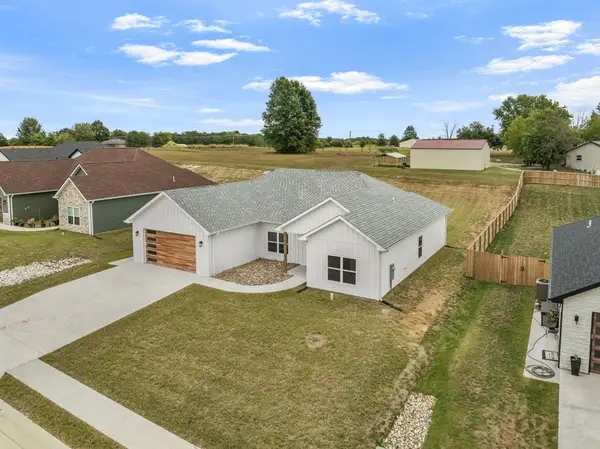 10878 Country Aire Meadows Ct, HOLTS SUMMIT, MO 65043