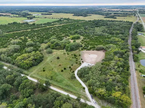 1147 County Road 2850, HIGBEE, MO 65257