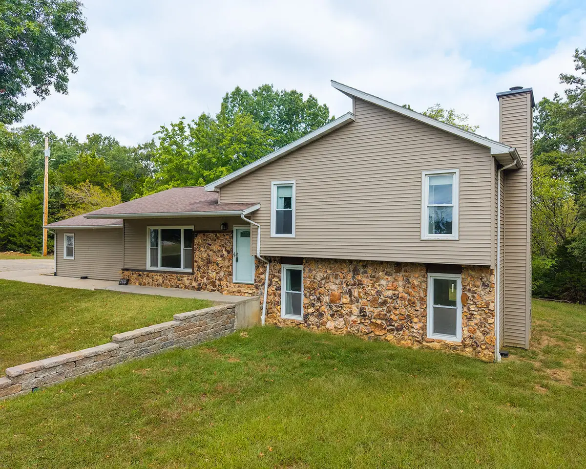 205 W Akeman Bridge Rd, Columbia, MO 65202 - #1