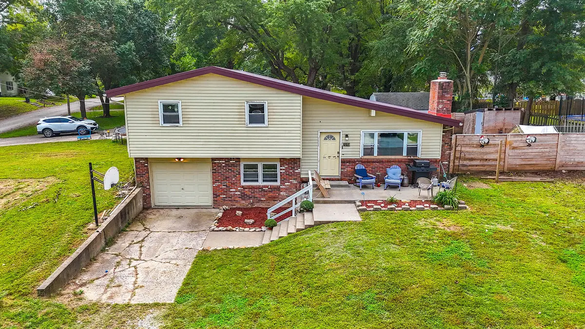 201 W Market St, New Franklin, MO 65274 - #1