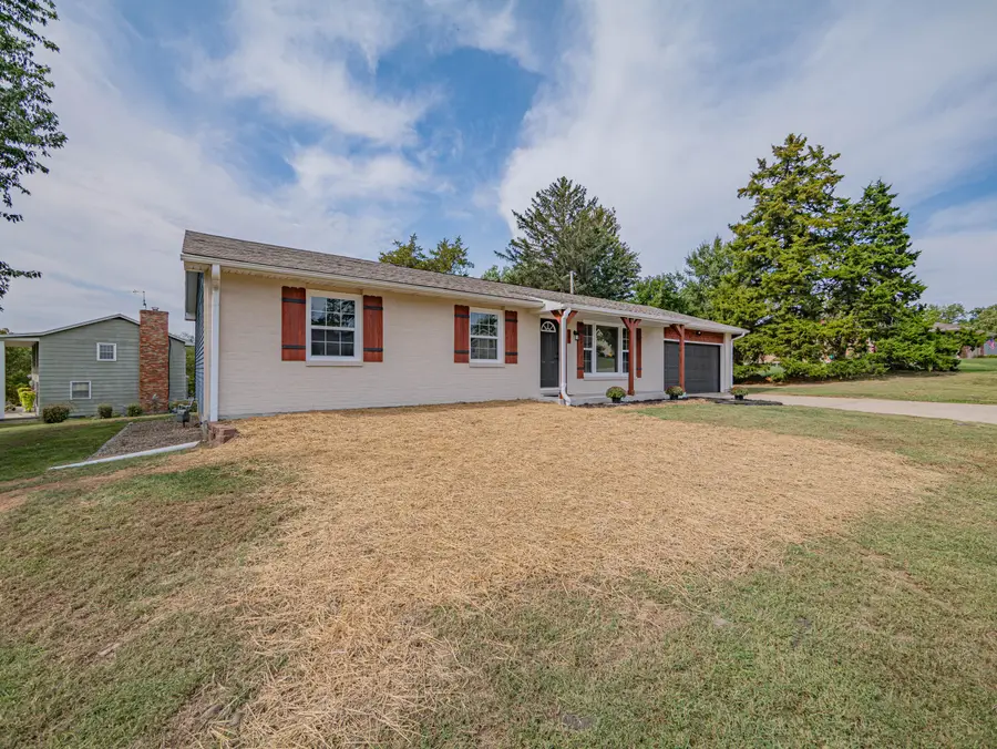 201 Green Hills Dr, Moberly, MO 65270 - #2