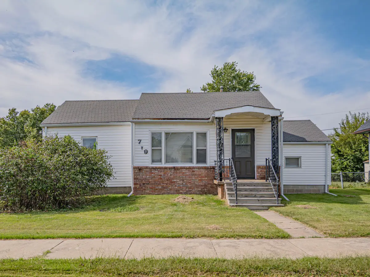 719 Garfield Ave, Moberly, MO 65270 - #1