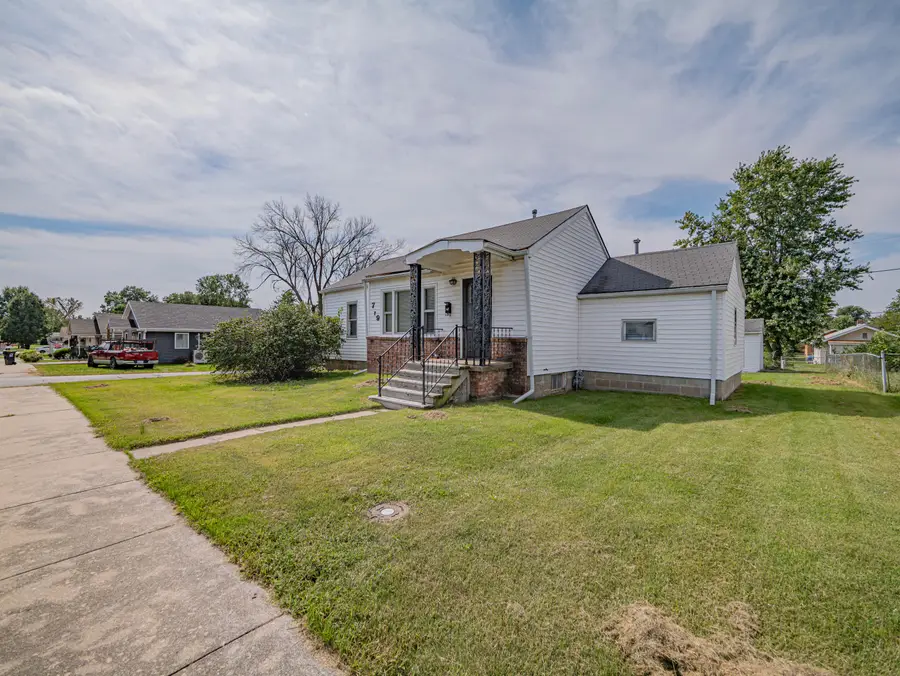 719 Garfield Ave, Moberly, MO 65270 - #2