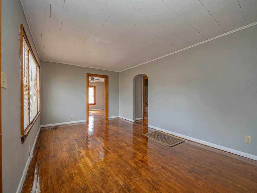 719 Garfield Ave, Moberly, MO 65270 - #3