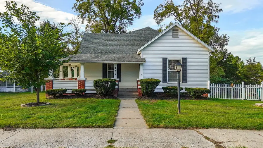 327 N Main St, Huntsville, MO 65259 - #2