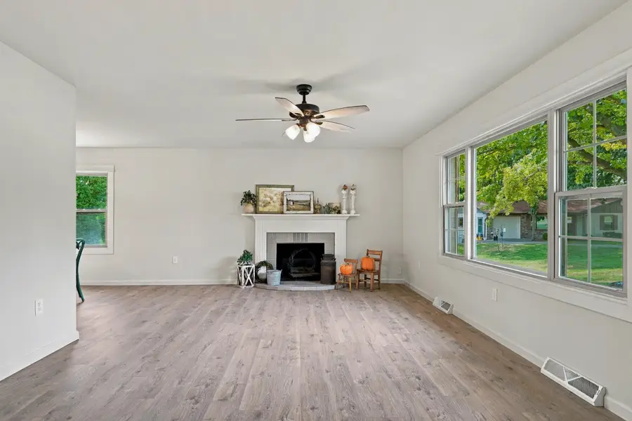 1500 N Mapleview Dr, Columbia, MO 65202 - #3