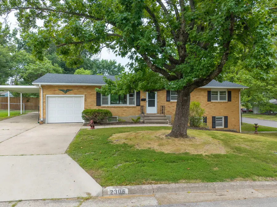 2306 Walther Ct, Columbia, MO 65203 - #2