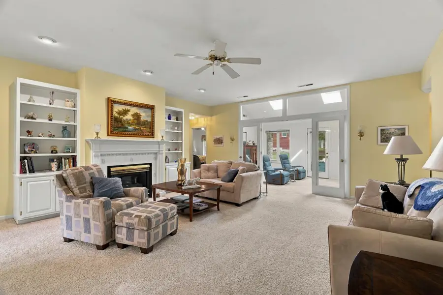 3811 Hallbrook Ct, Columbia, MO 65203 - #2