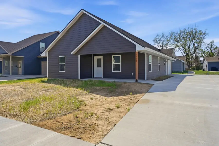 1107 N Eighth St, Columbia, MO 65201 - #2