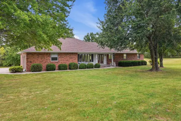 8481 E Highway Oo, HALLSVILLE, MO 65255