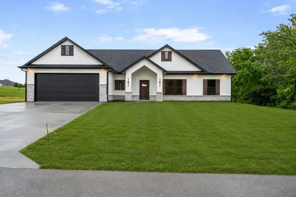 17347 Olivia Ct, BOONVILLE, MO 65233