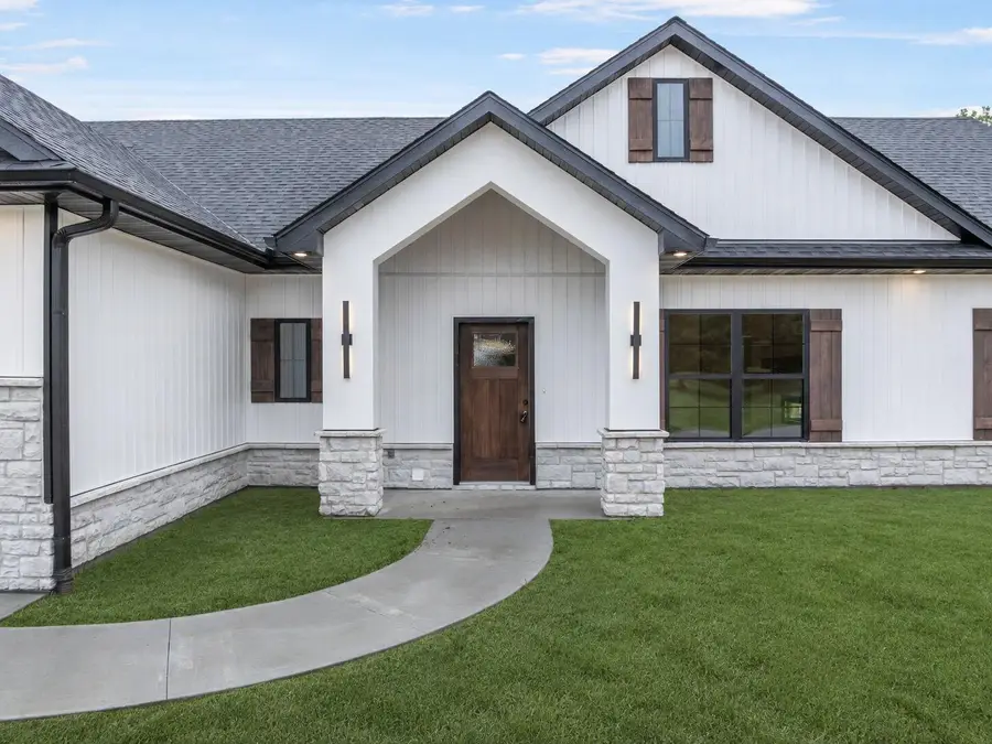 17347 Olivia Ct, Boonville, MO 65233 - #3