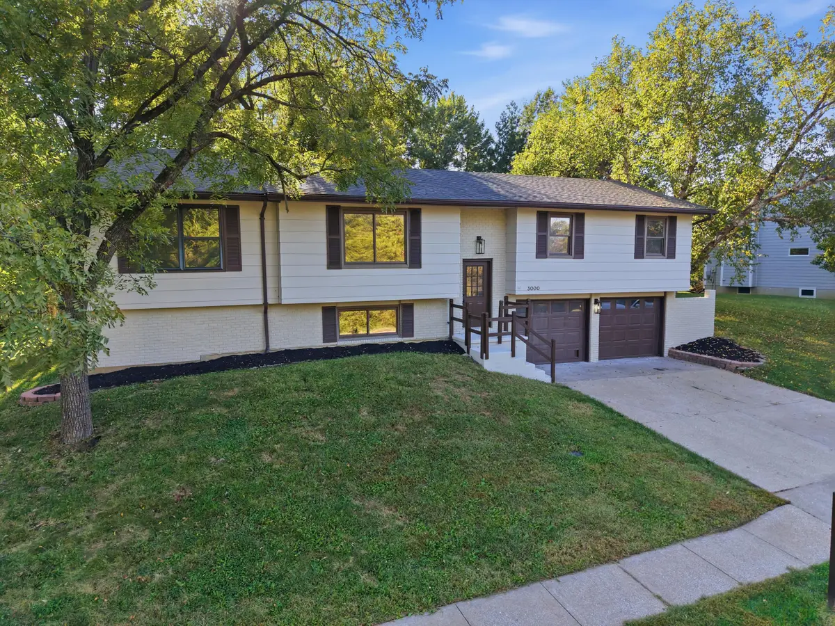 3000 Greenbriar Dr, Columbia, MO 65203 - #1