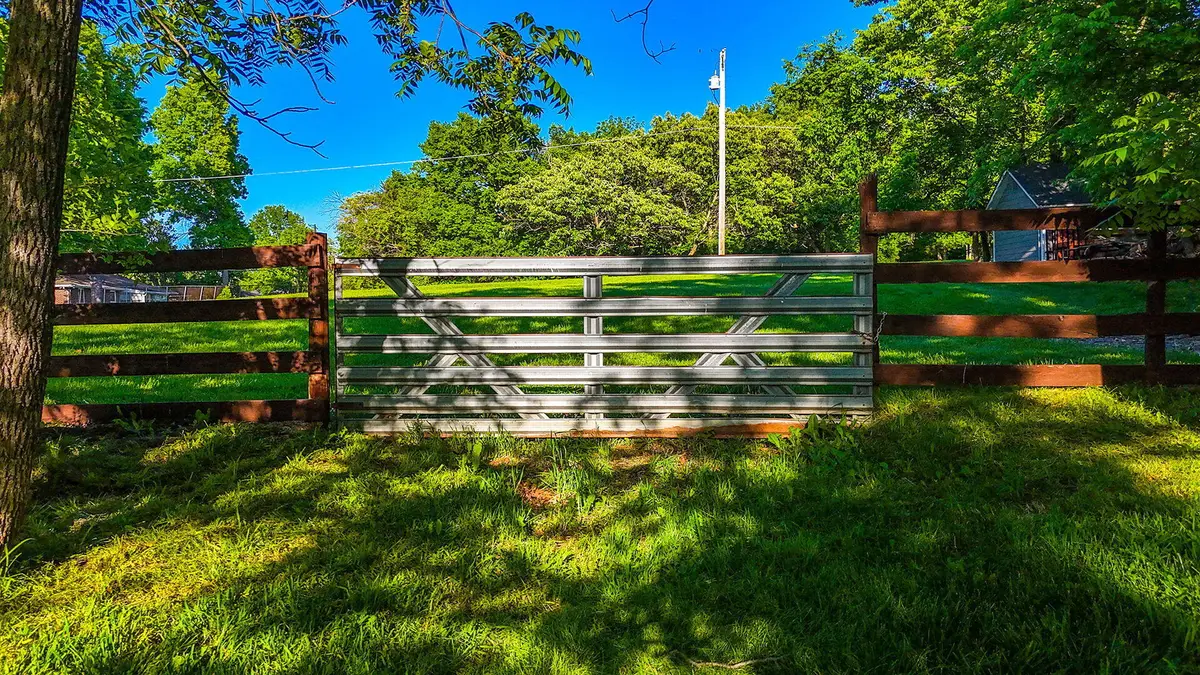 2706 Oakland Gravel Rd, Columbia, MO 65202 - #1