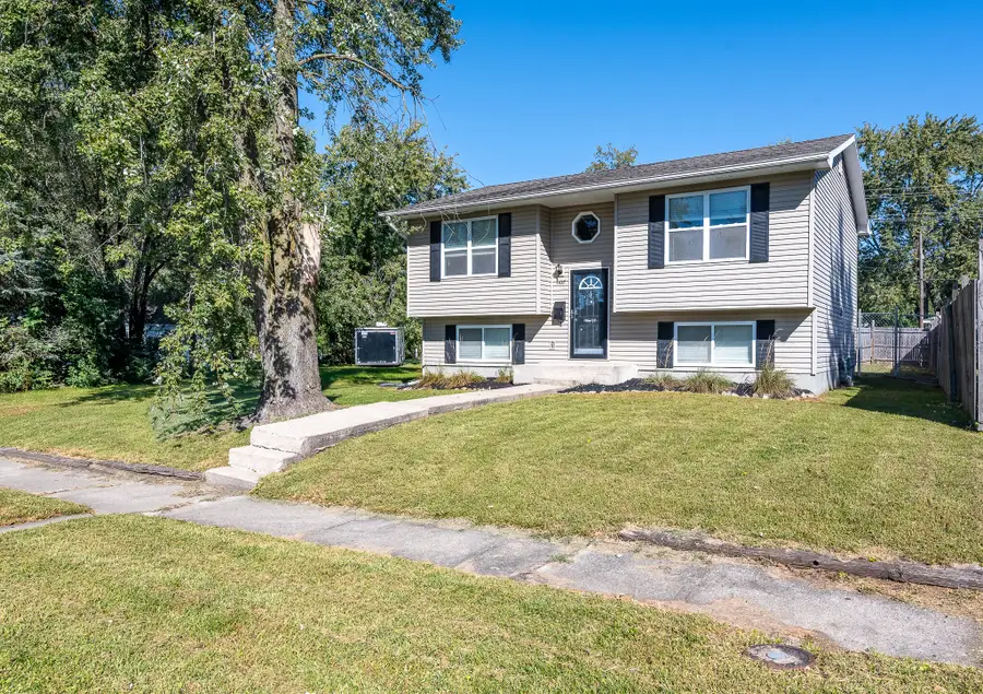 1107 Henry St, Moberly, MO 65270 - #2