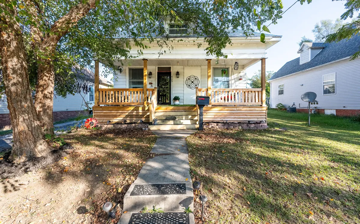 605 Farror St, Moberly, MO 65270 - #1