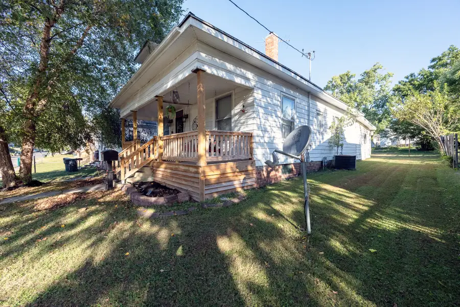 605 Farror St, Moberly, MO 65270 - #3