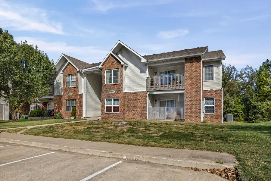 29 N Cedar Lake #302, Columbia, MO 65203 - #2