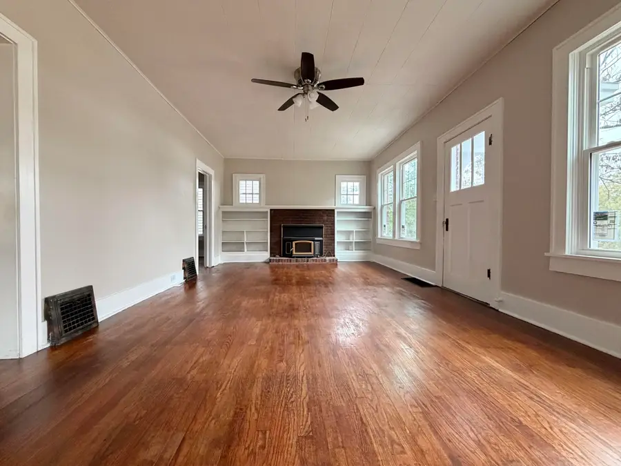 212 E Ashley Rd, Boonville, MO 65233 - #2