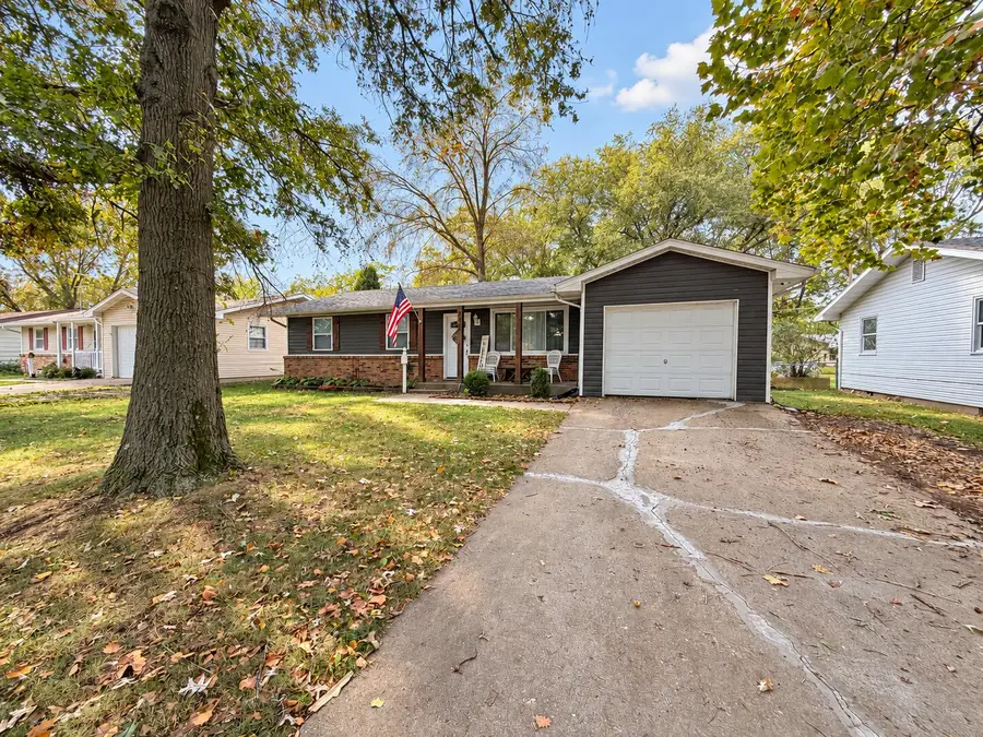 217 S Reed St, Centralia, MO 65240 - #2