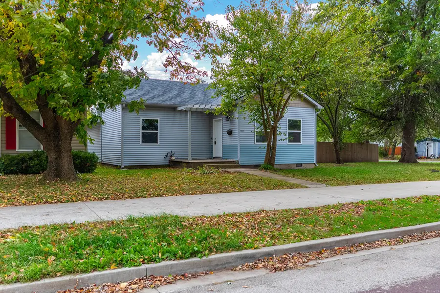 906 E 4th St, Sedalia, MO 65301 - #2